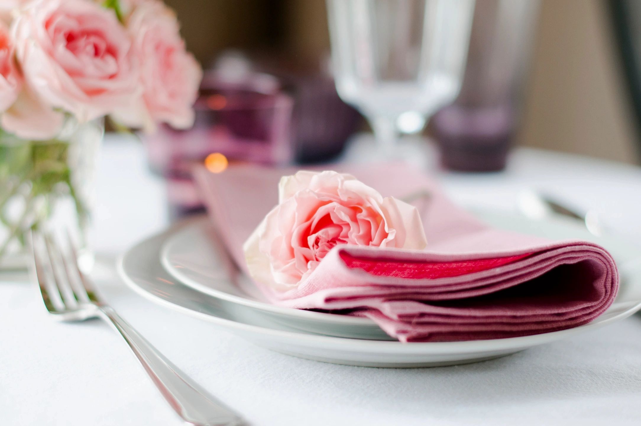 What is the difference between a wedding planner and a designer?